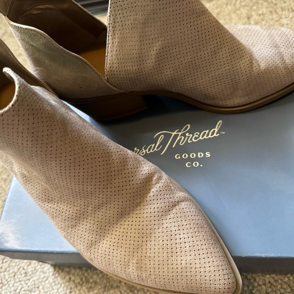 Universal thread size 10 in Taupe - Picture 4 of 10